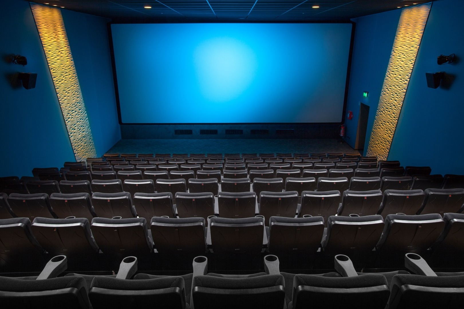 movie-theater-2502213_1280.jpg